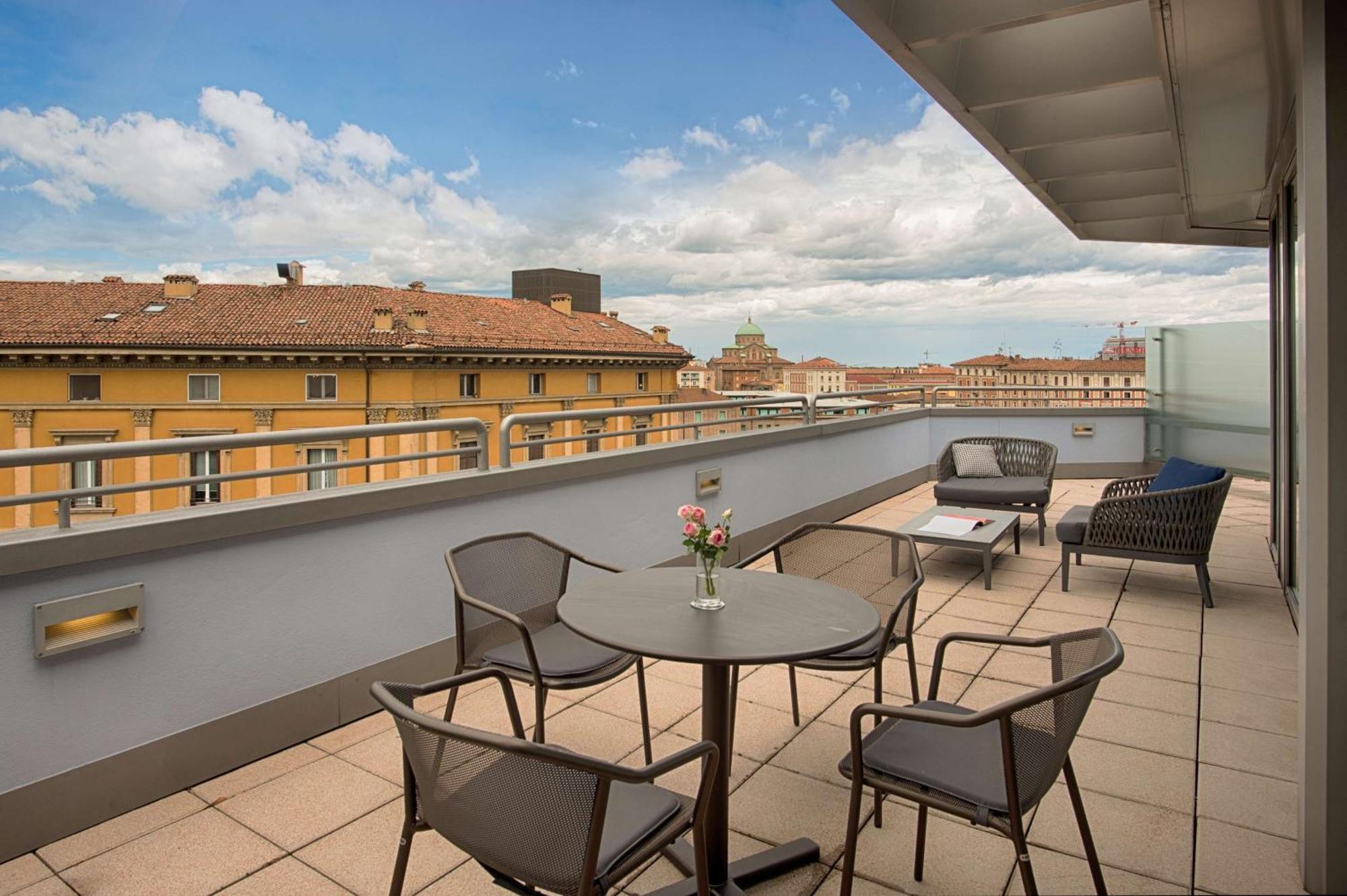 Nh Bologna De La Gare Hotel Exterior photo